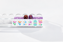 Amethyst Garden American Mah Jongg flower tiles displayed on a clear rack with styling dice